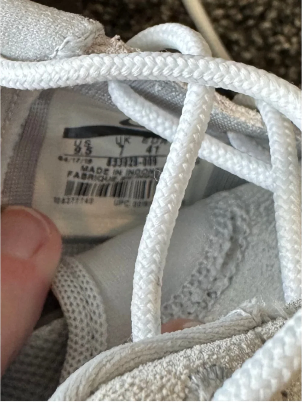Nike Roshe One PRM Running Shoes Platinum 833928-009 Women's Size 9.5 Sneaker